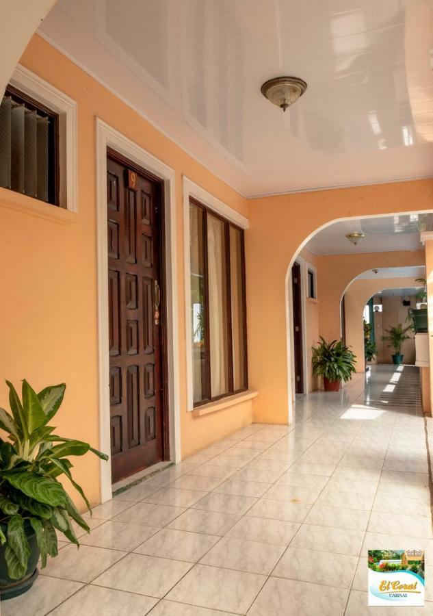 Hotel Y Cabinas El Coral Jacó Extérieur photo