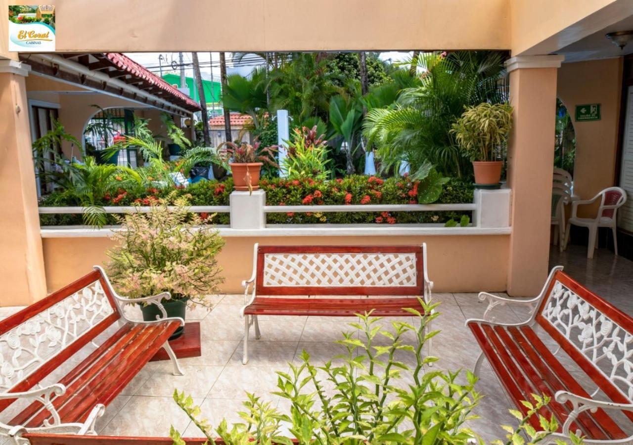 Hotel Y Cabinas El Coral Jacó Extérieur photo