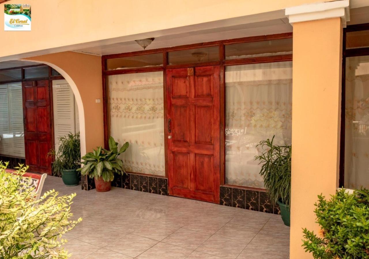 Hotel Y Cabinas El Coral Jacó Extérieur photo